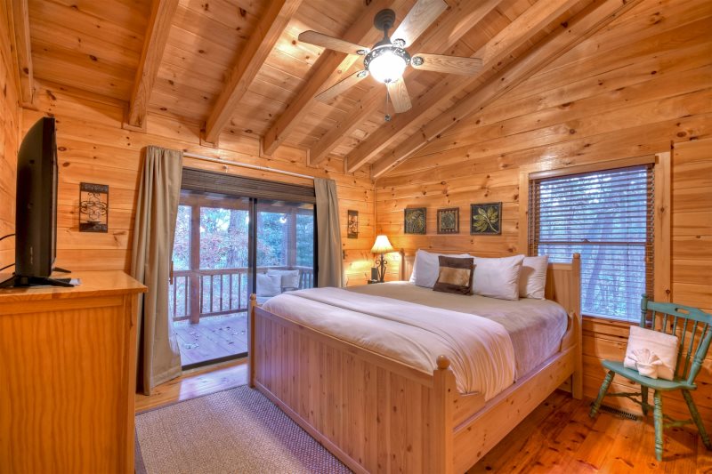 Blue Lake Cabin in Blue Ridge North GA Cabin Rental Blue Lake Cabin in Blue Ridge North GA Cabin Rental
